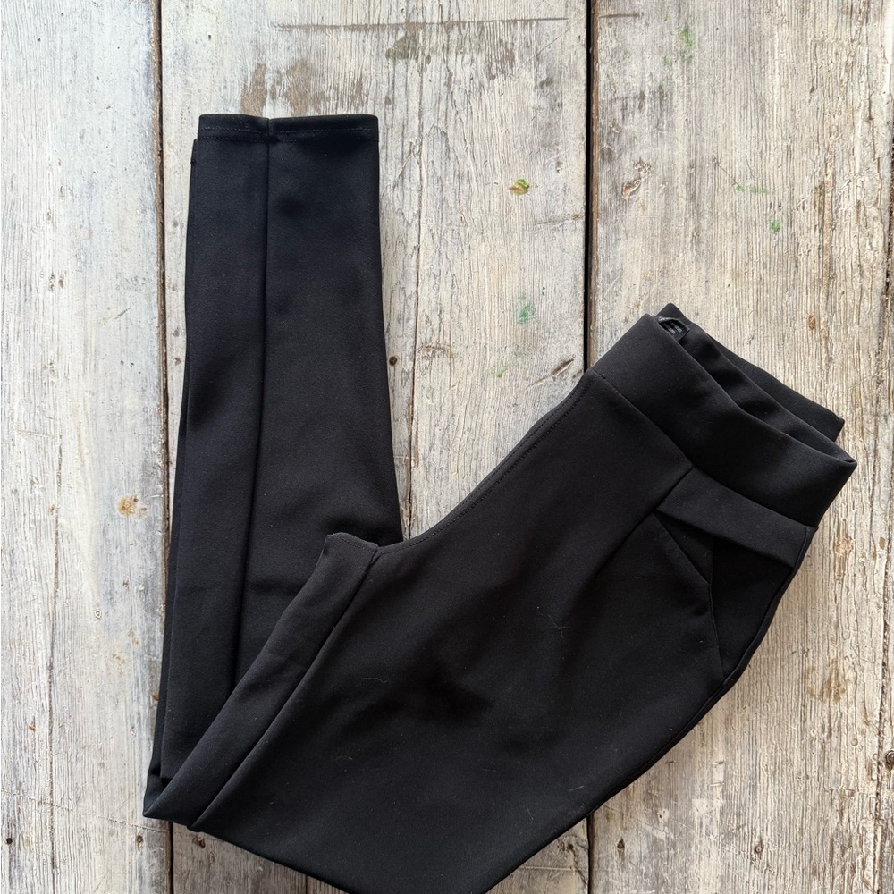 Indero Black leggings. Pockets, lots of stretch.